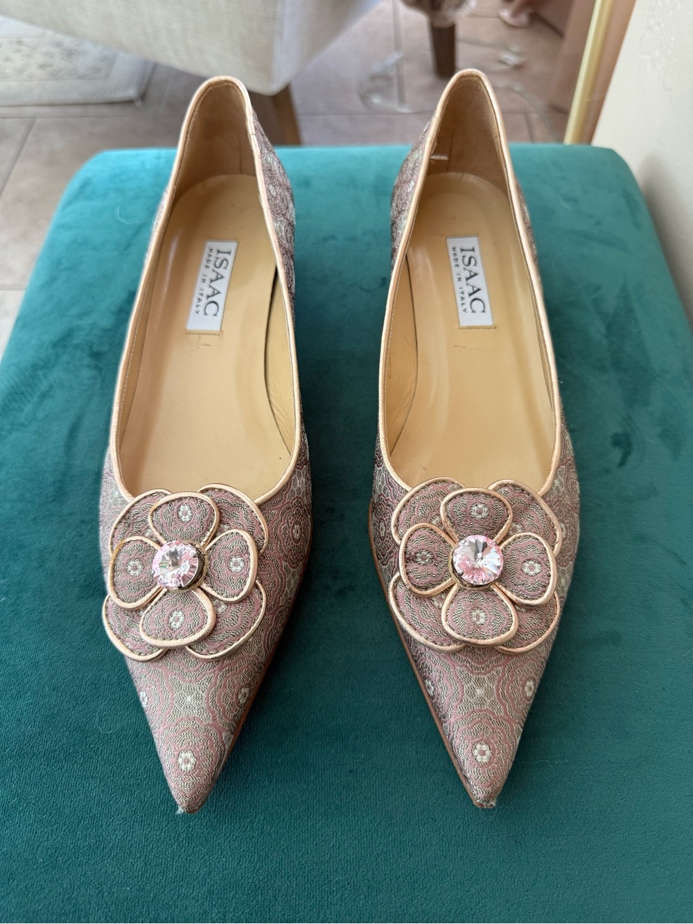 Isaac Mizrahi Beige Floral Fabric Pointed-Toe Flats Italy Rose Gold Kitten Heel